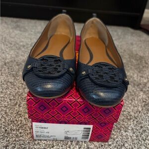 Tory Burch Miller Navy Flats. Almost neg condition.